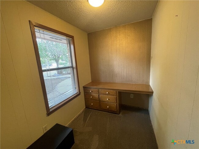 Building Photo - 1346 Carnation Ln