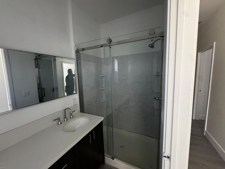 Building Photo - 3291 Del Rey Dr