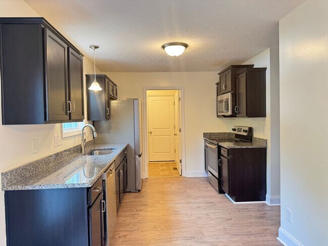 Building Photo - Move in Special! Beautiful Home Built in 2021! Open Floor Plan with 4bed/2.5 Bath and Fenced yard!