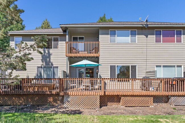 Building Photo - 1084 Golden Pheasant Dr