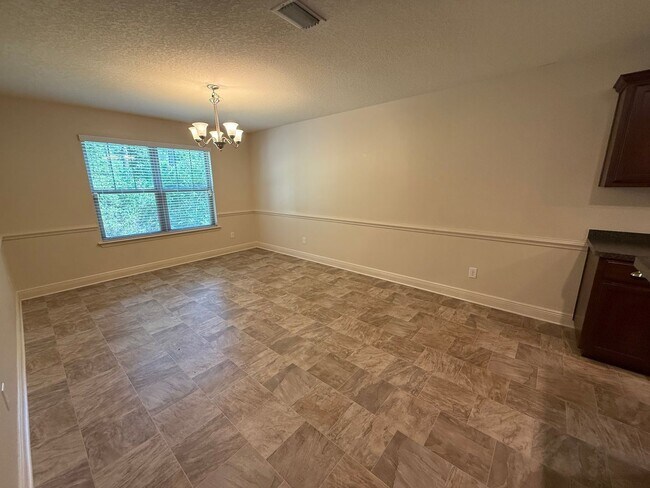 Building Photo - Pensacola - Weatherstone - 4 bedroom, 2.5 ...