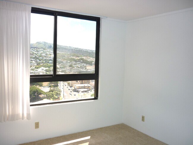 Building Photo - 2724 Kahoaloha Ln