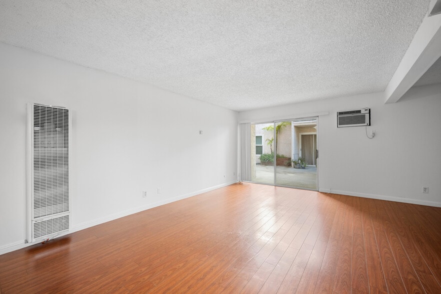 Building Photo - 409 Burchett St