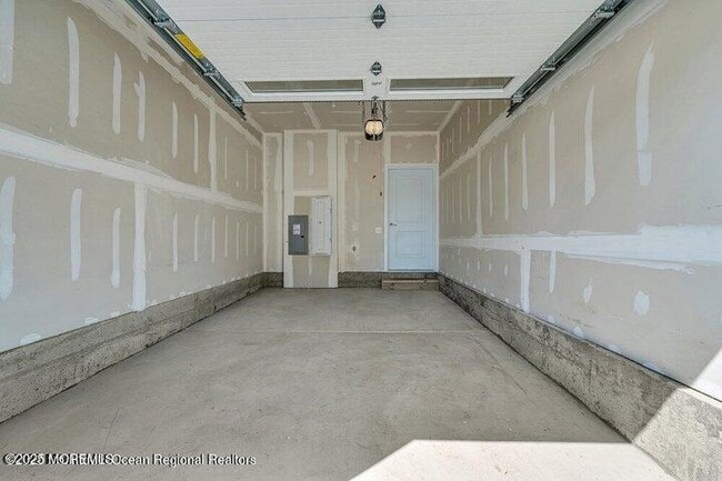 Building Photo - 50 Midway Rd S