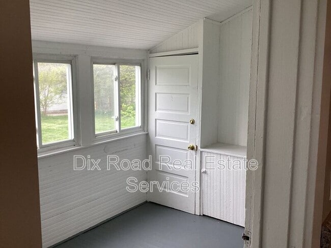 Building Photo - 335 Watervliet Ave