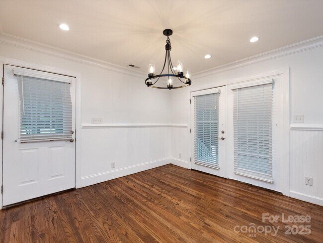 Building Photo - 3109 Forest Lawn Dr