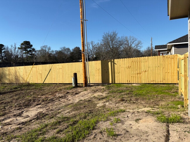 Building Photo - 408 S Gibson St