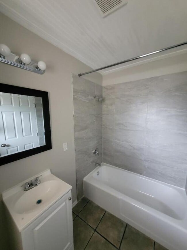 Building Photo - 206 Balboa Dr