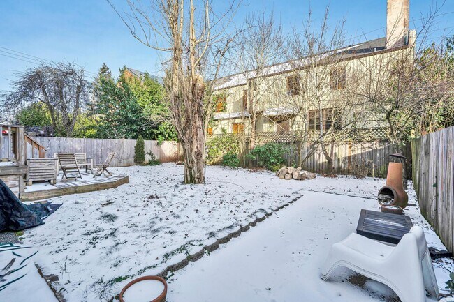 Building Photo - Spacious, historic 3-bdrm/1.5-bath home in...