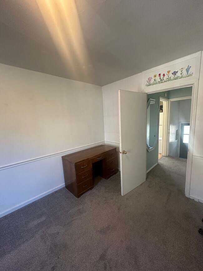Building Photo - 235 N 400 E