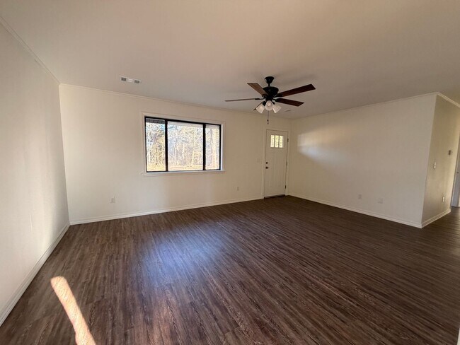 Building Photo - Welcome to this charming 4-bedroom, 2-bathroom home located in the scenic outskirts of Dover, AR.