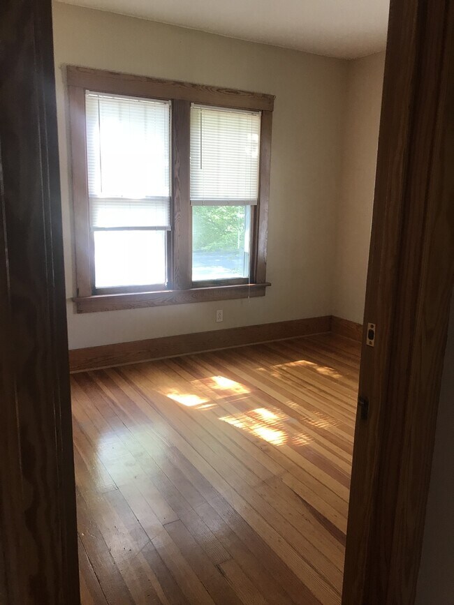 Building Photo - 119 N Normal St