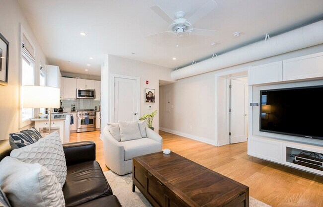 Building Photo - 616 D St SE