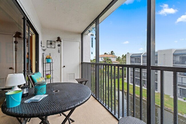 Building Photo - 1605 S US Hwy 1