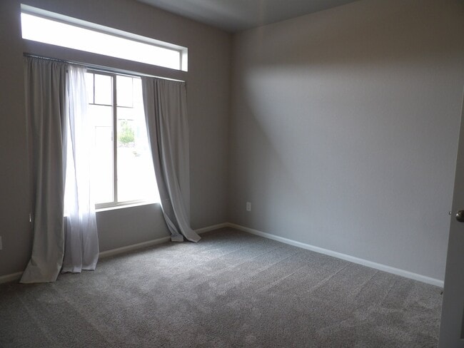 Building Photo - 6520 Golden Briar Ln
