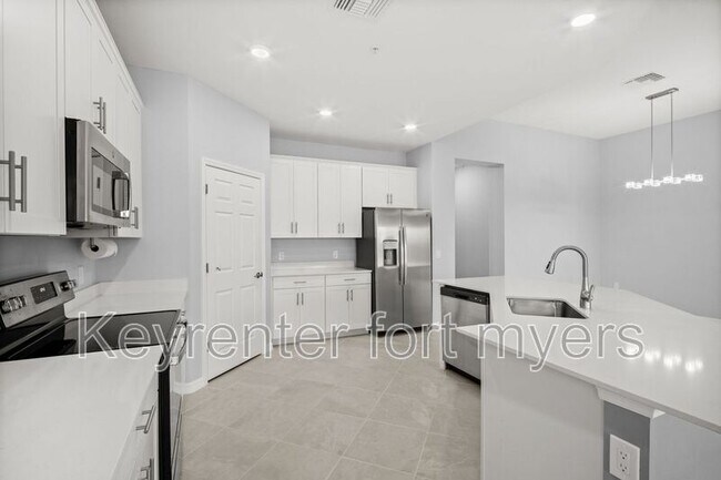 Building Photo - 12000 Santaluz Dr