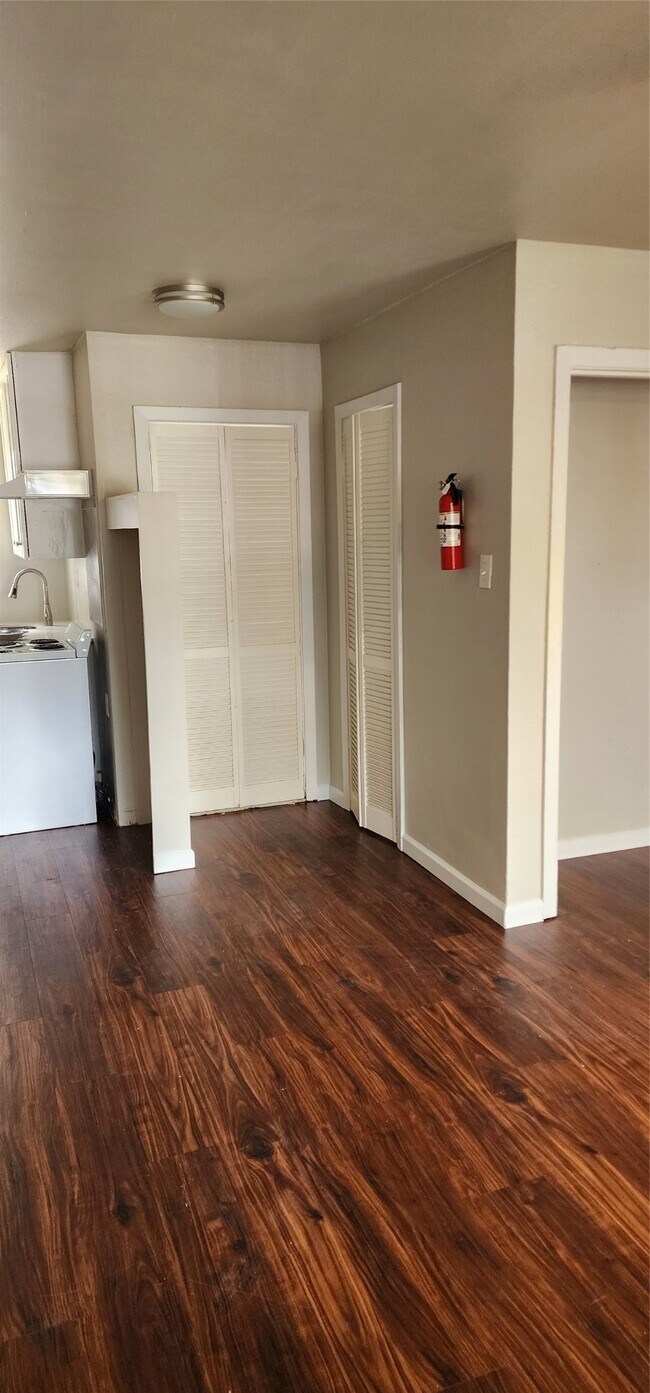 Building Photo - 2501 Yoakum Blvd