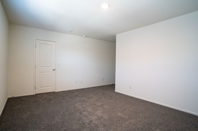 Building Photo - Modern 3-Bedroom, 3-Bathroom Home with Sma...