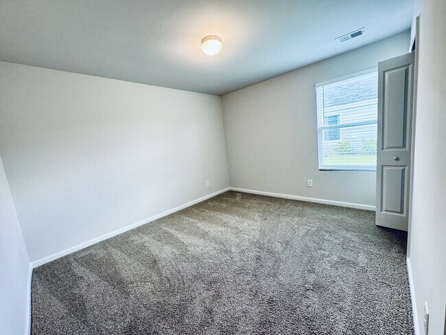 Building Photo - 136 Foxford Dr