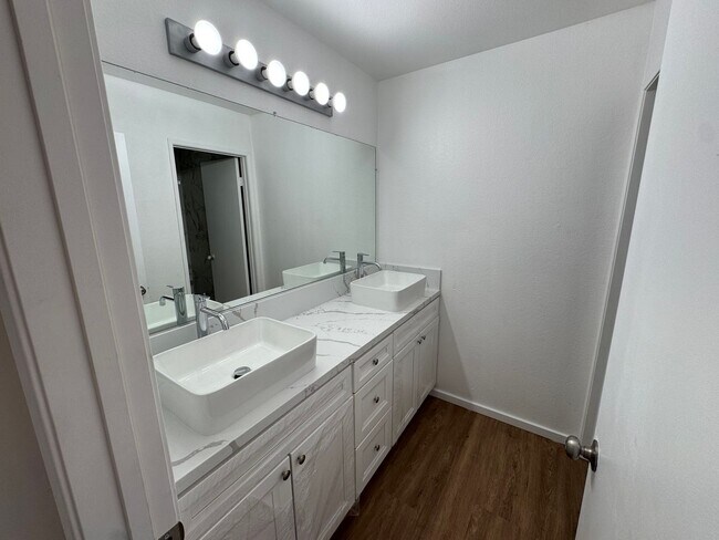 Building Photo - 1423 Portofino Dr
