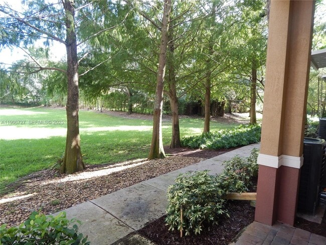 Building Photo - 4622 SW 75th Way