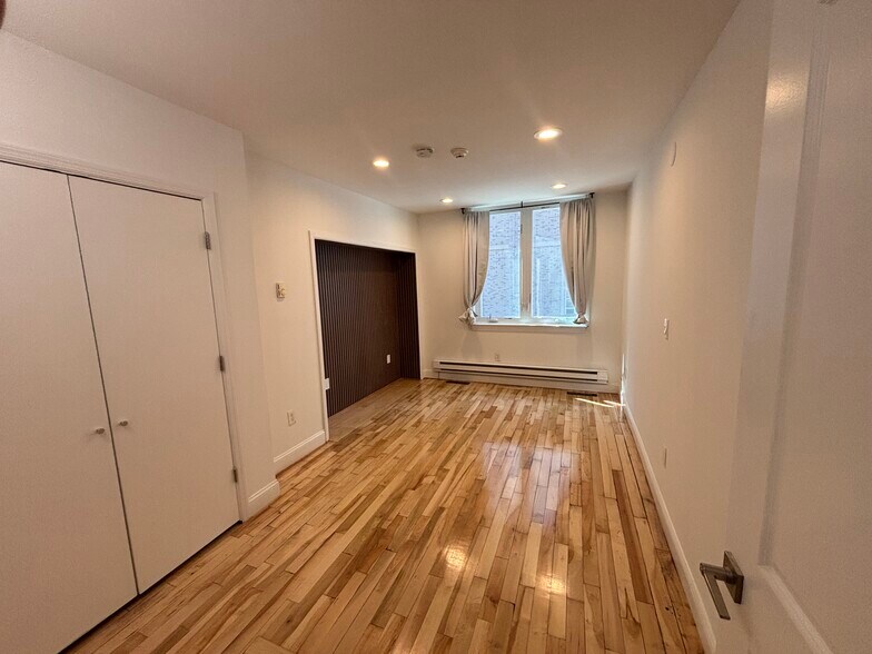 Building Photo - 265 Orange St