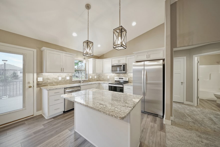Kitchen - 8195 Regent Dr