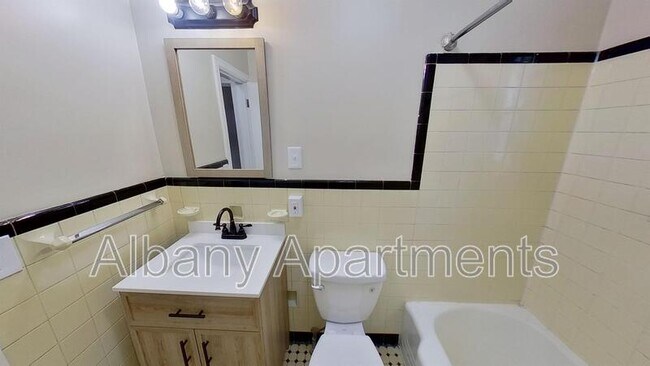 Building Photo - 31 Parkwood St