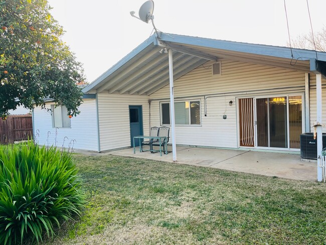 Building Photo - Cute Home in Established Neighborhood