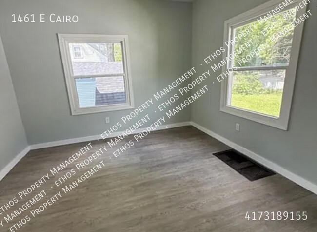 Building Photo - 1461 E Cairo-