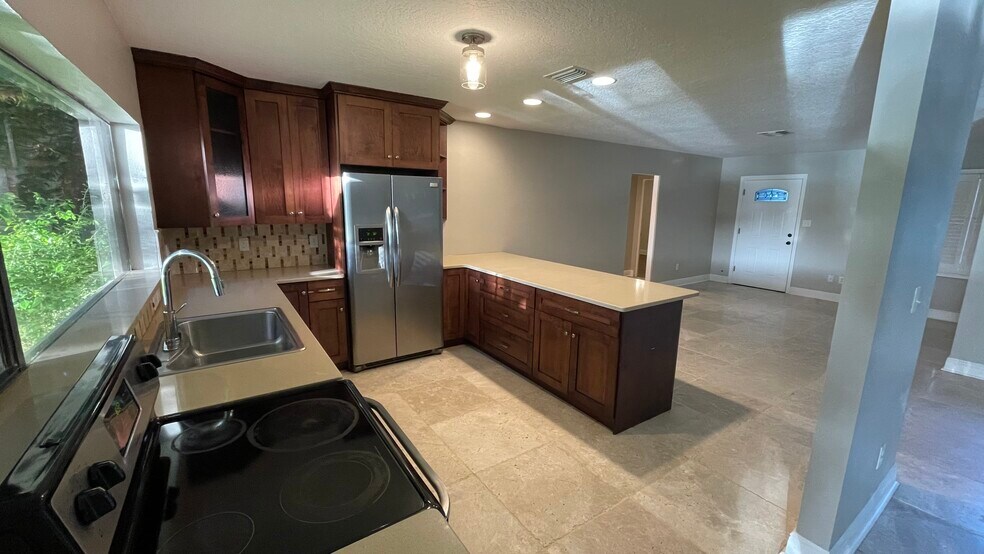 Kitchen with open floor plan - 1649 Hull Cir