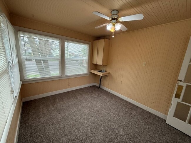 Building Photo - 3 Bedroom 1.5 Bath Downtown Dixon *STAR RENTALS