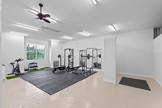 Building Photo - 3250 Palm Beach Point Blvd