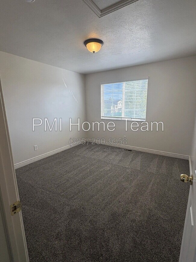 Building Photo - 2986 W 2300 S