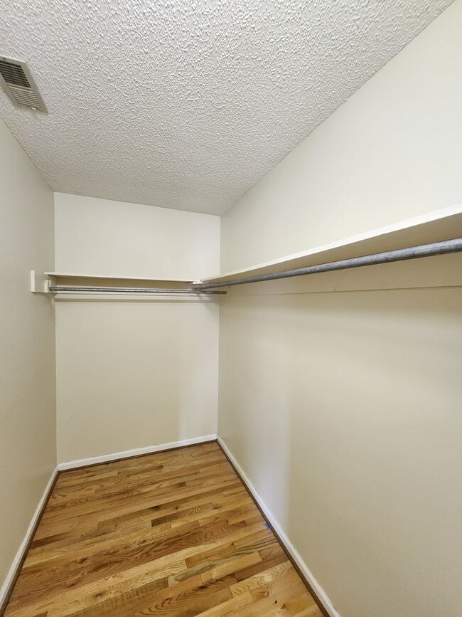 Building Photo - Marion Rental!