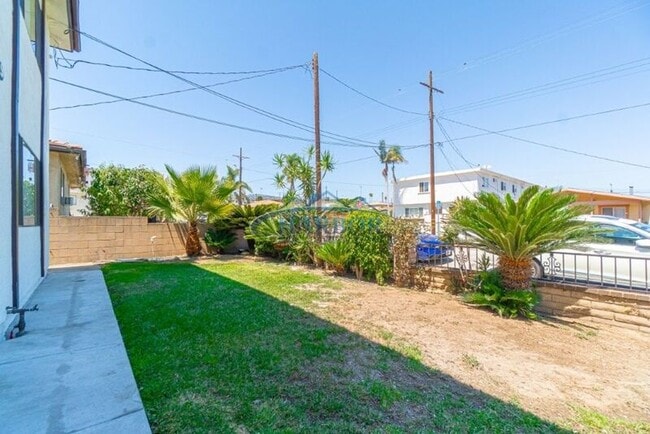 Building Photo - 789 W 18th St