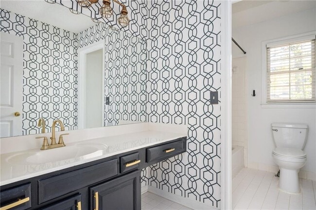 Building Photo - 1427 Fenwick Dr