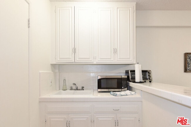 Building Photo - 3720 Vinton Ave