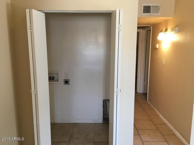 Building Photo - 7110 N 68th Ave