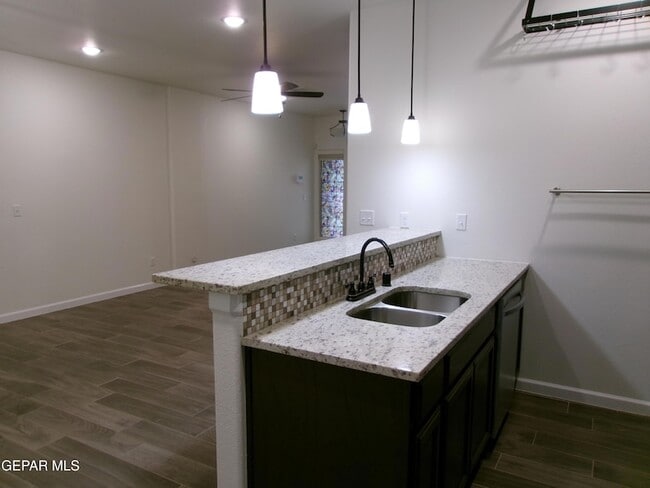 Building Photo - 1060 Hoppas Ct