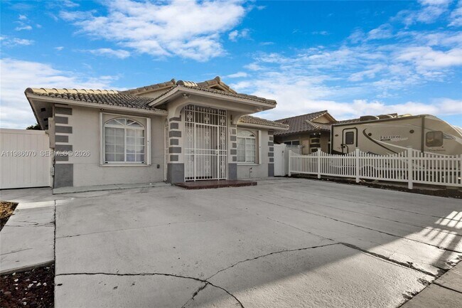 Building Photo - 10168 NW 126th Terrace