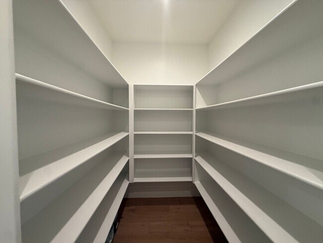 Building Photo - Gorgeous 5 bed 3.5 bath in Desert Canyons