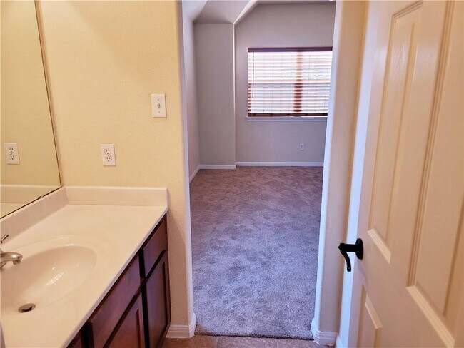 Building Photo - 2103 Ariella Dr