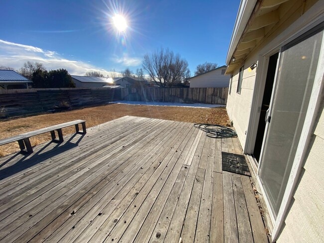 Building Photo - Cozy 3 Bedroom 1 Bath Home with Large Yard & 1 Car Attached Garage