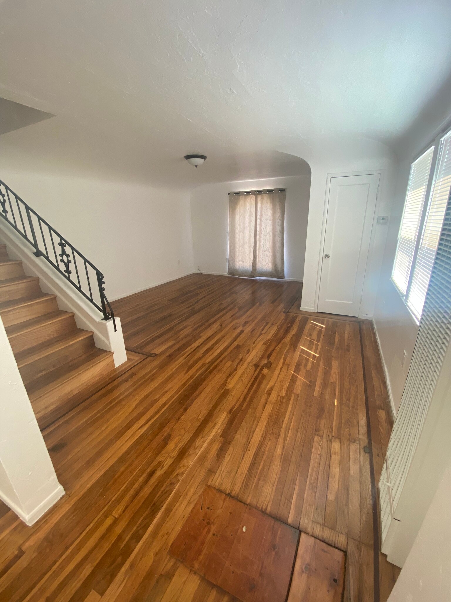 Building Photo - 207 Curry Ave