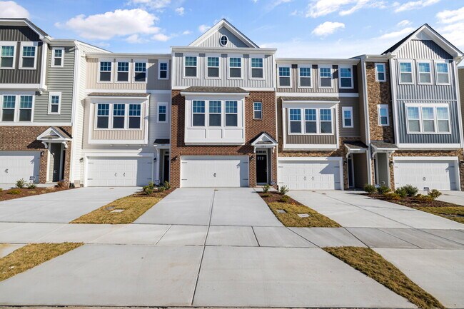 Building Photo - Available 08/15! Spacious Townhome in Prime Andrew Chapel Community