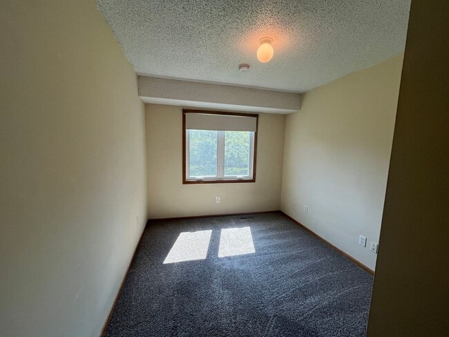 Building Photo - Don't pass up this corner lot unit with 3 ...