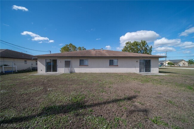 Building Photo - 2825 SW Santa Barbara Pl