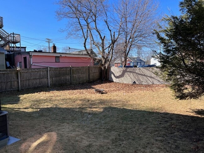 Building Photo - 14 Beach Rd