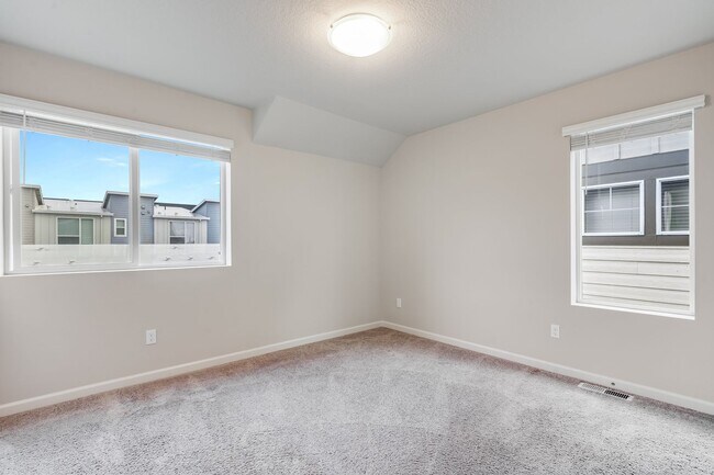 Building Photo - Beautiful 4 Bed, 3 Bath Rental Home in Hillsboro!